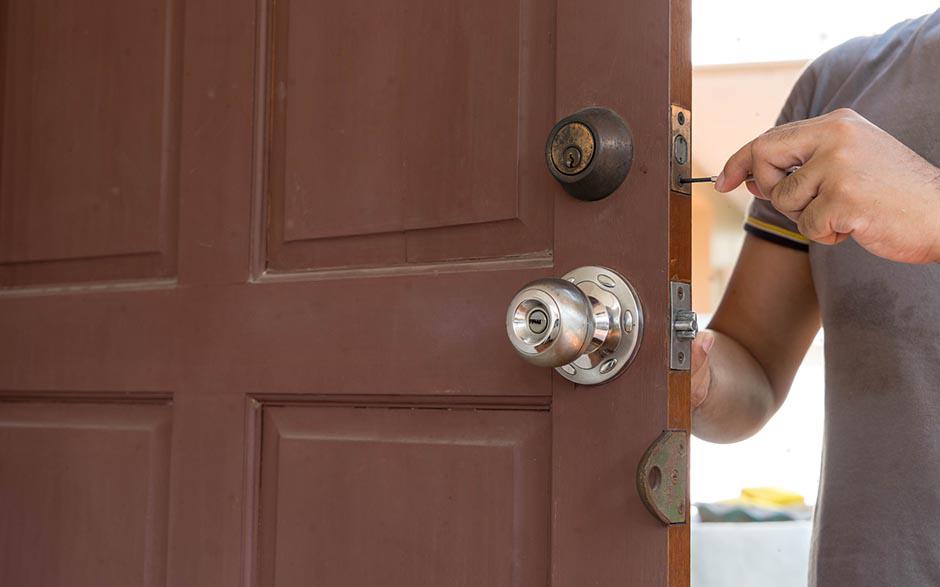 serrure de porte Menucourt
