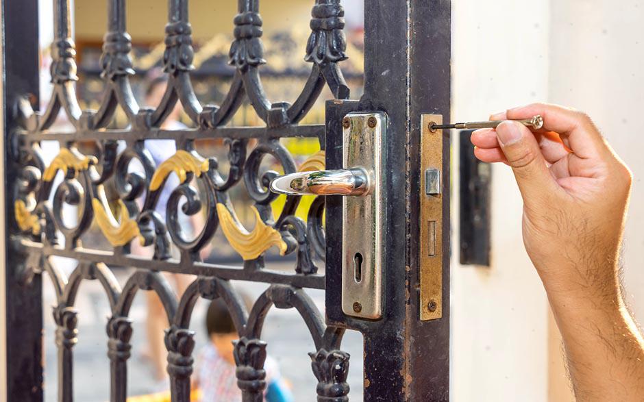 serrure de porte Menucourt
