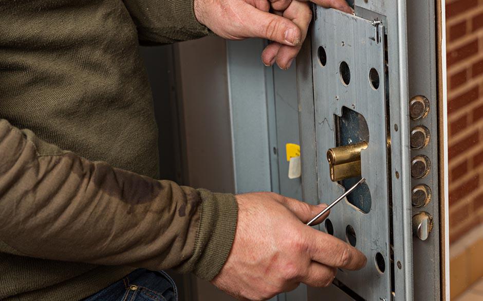 serrure de porte Menucourt